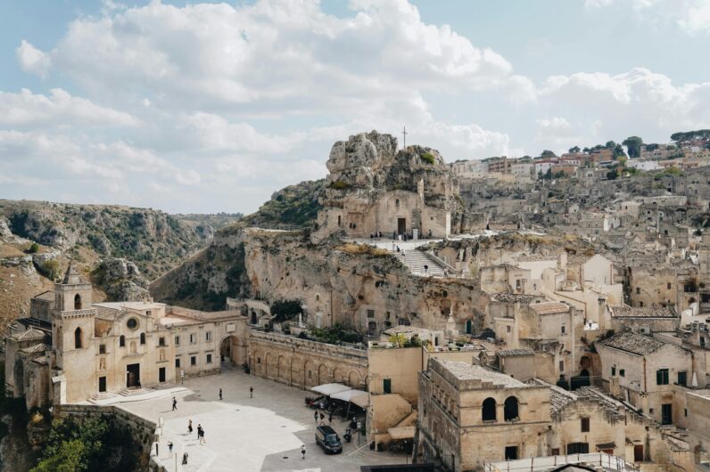 La ciudad excavada en la roca que ha impresionado a la UNESCO y es Patrimonio de la Humanidad: está llena de casas cueva